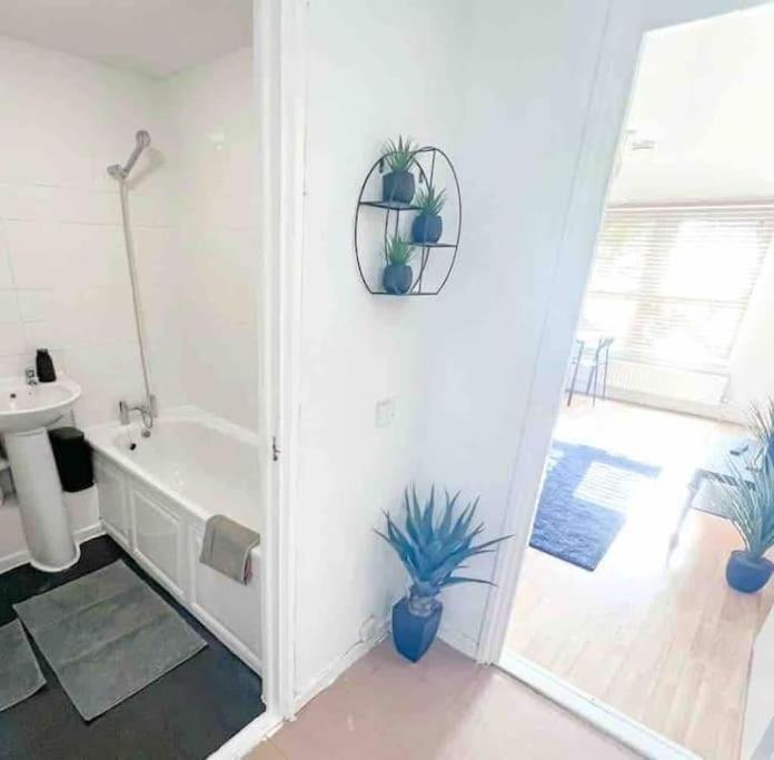 Spacious Two Bedroom Flat London Exterior photo